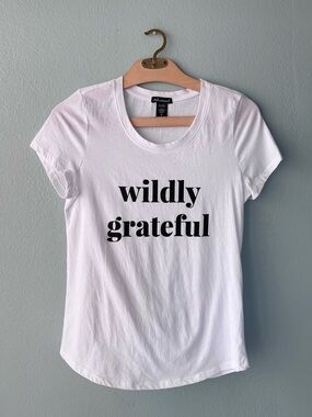 ♦️5/$15♦️Delusional | White Wildly Grateful Scoop Neck Tee